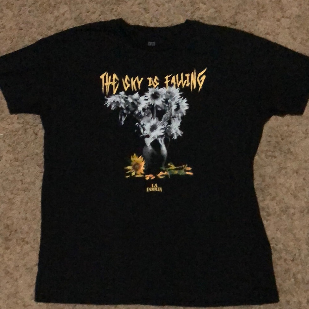 La Familia T-shirt 👕 The sky is falling